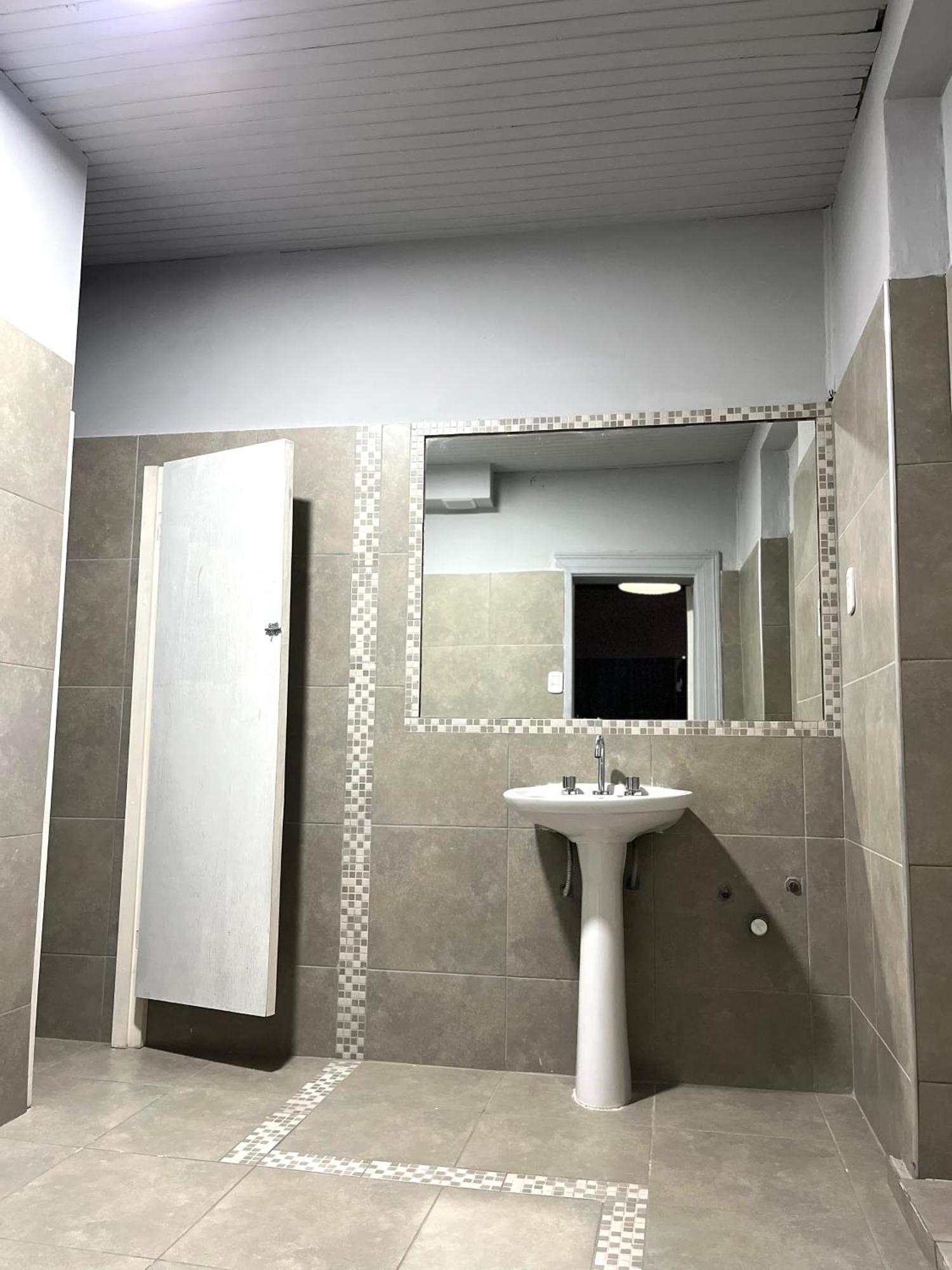 Hostel Dale Мендоса Екстериор снимка